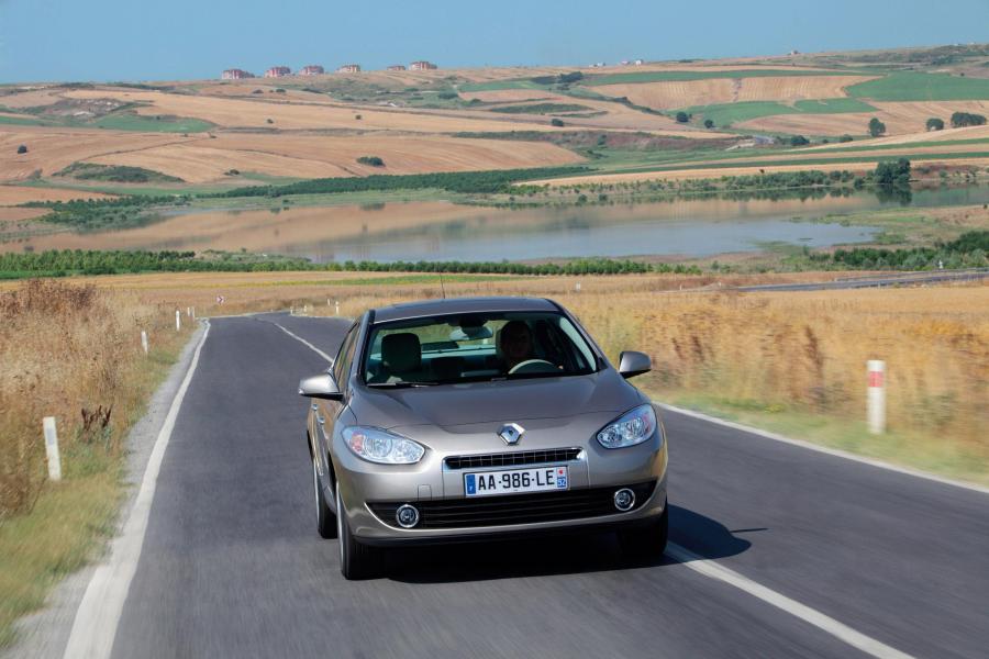  Renault Fluence 2010 года  (фото 100 из 146)